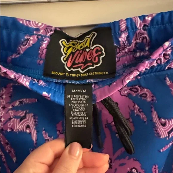 Good Vibes Men Board Shorts Paisley Print Medium NWT - Picture 3 of 4